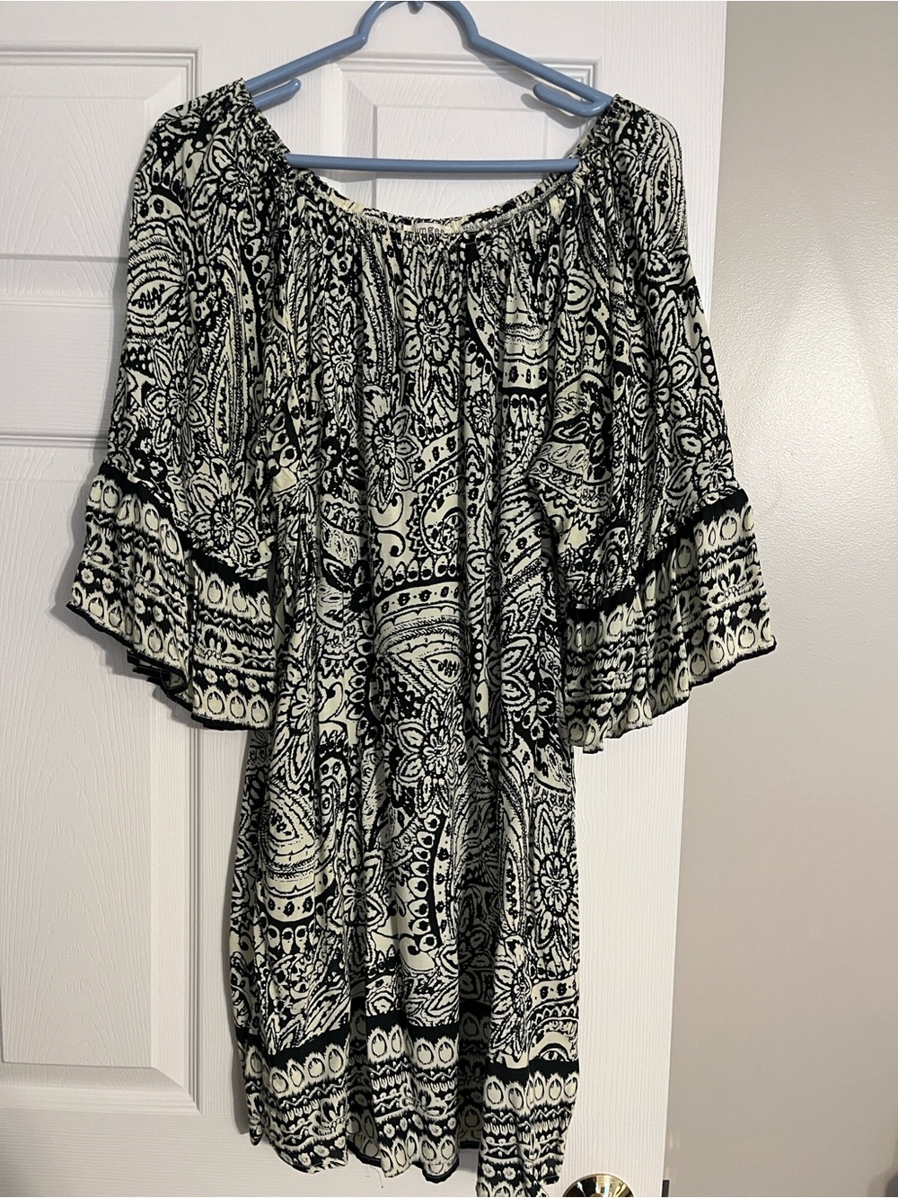 Umgee Black and Ivory Floral Paisley Off-Shoulder dress